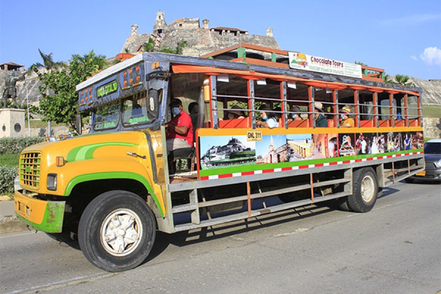 City Tour en Chiva + Pasadia en Playa