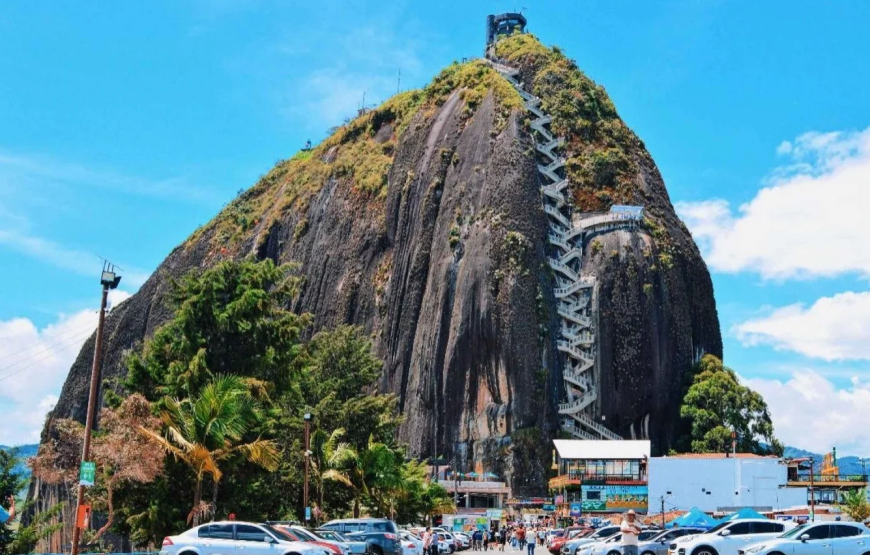 GUATAPÉ + PEÑOL