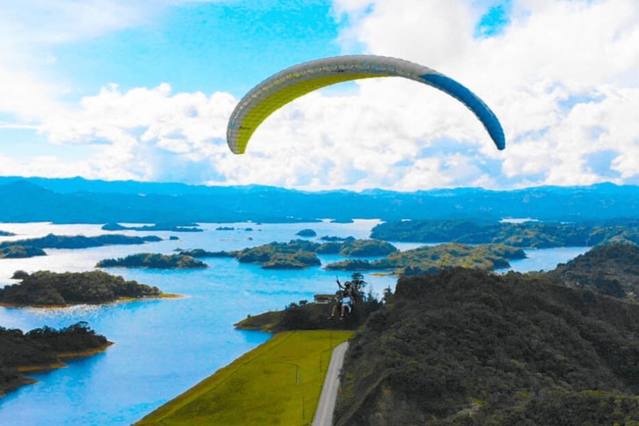 DESDE GUATAPÉ – Parapente (15 Minutos)