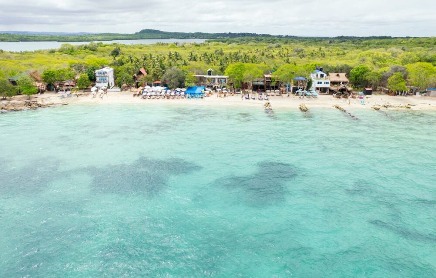 Playa Tranquila Básico Terrestre y Lancha + Mapaches + Snorkel